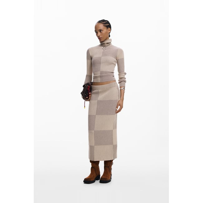Pull à col roulé à carreaux marron <span itemprop=