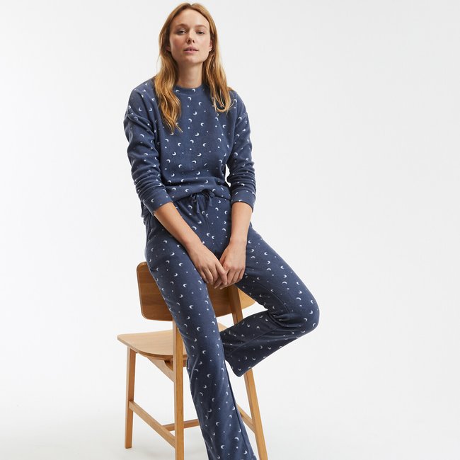 Pijama em polar, noite estrelada azul estampado <span itemprop=