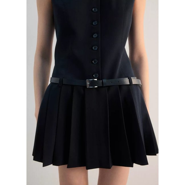 Robe à plis plats avec ceinture bleu marine <span itemprop=