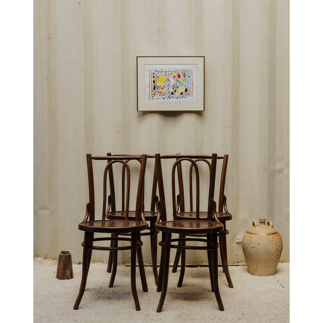 Lot de 4 chaises bistro en bois Claude N°1372 - Bon état Couleur bois foncé <span itemprop=