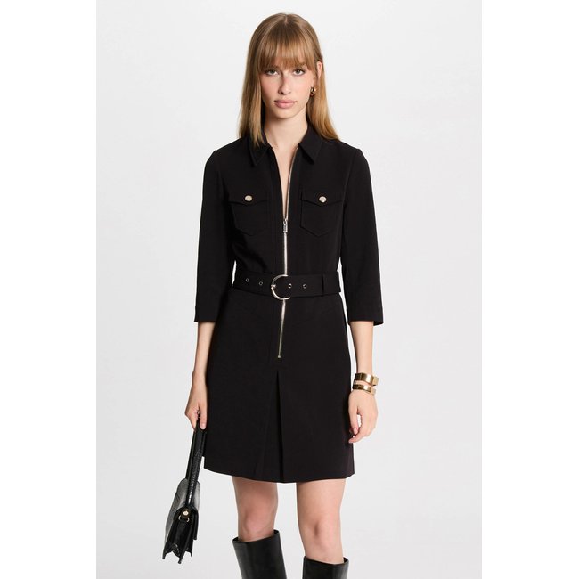 Robe courte ajustée zippée noir <span itemprop=