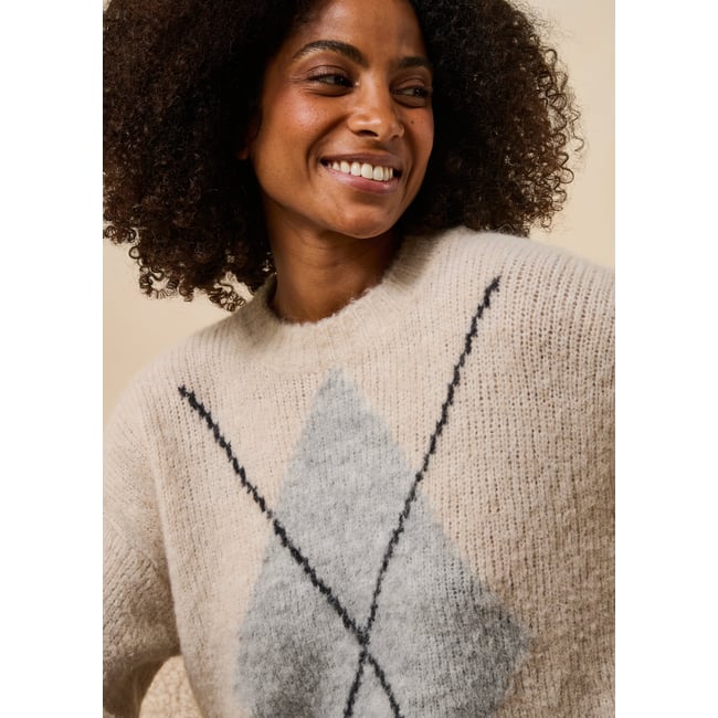 Pull jacquard avec grand dessin placé devant blanc ecru <span itemprop=