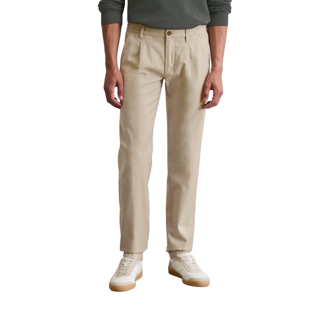 Chino modèle Stig Jogger pleats shaped en coton bio mélangé marron clair <span itemprop=