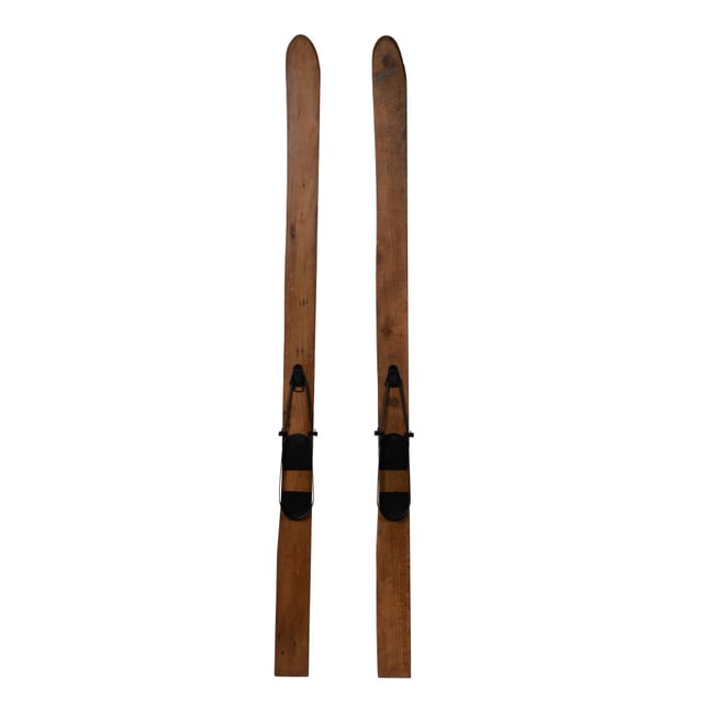 Paire de skis décoratifs vintage en manguier recyclé Couleur marron <span itemprop=