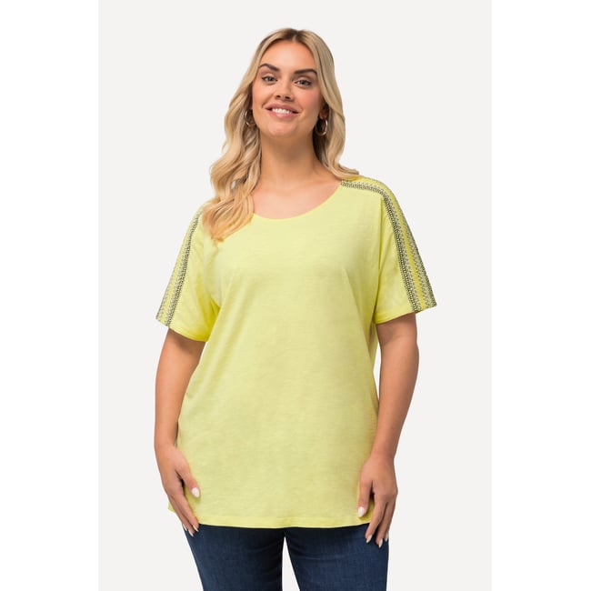 T-shirt avec broderies et épaules smockées jaune citron <span itemprop=