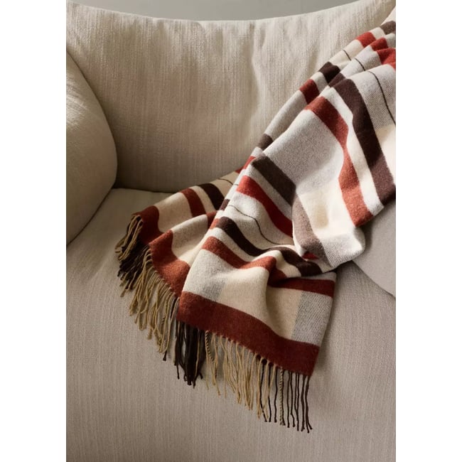 Plaid en laine à rayures avec détail de franges rouge-orangé <span itemprop=