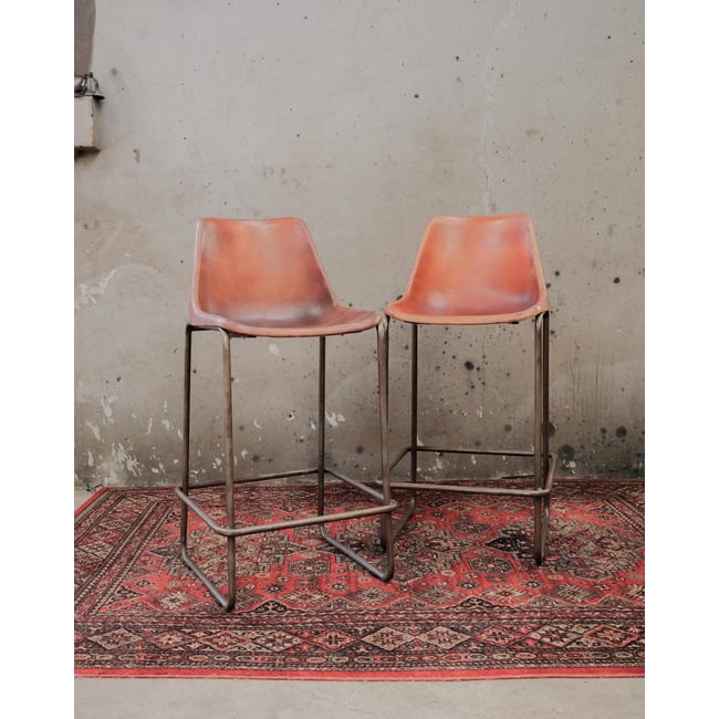 Lot de 2 chaises hautes Alma N°1701 - Bon état Couleur marron <span itemprop=