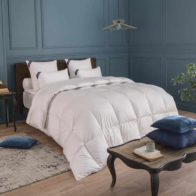 Couette Luxury - CHAUDE Couleur blanc <span itemprop=