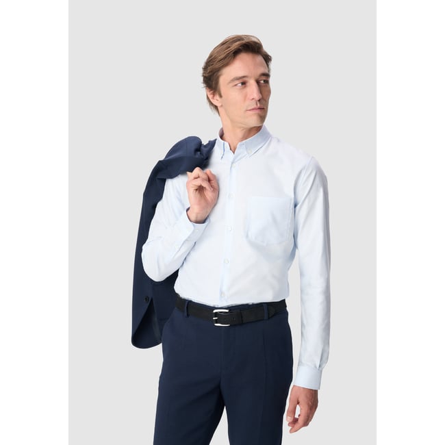 Chemise regular poche plaquée bleu ciel <span itemprop=