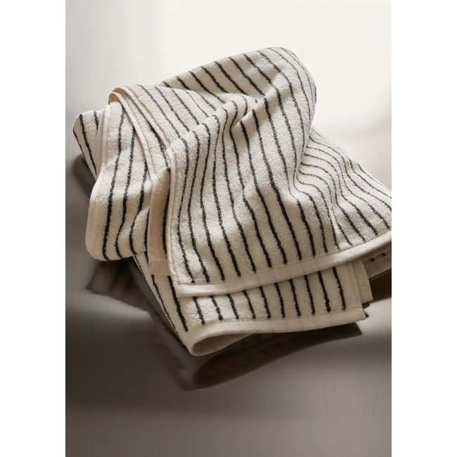 Serviette de bain en coton rayé - MANGO HOME