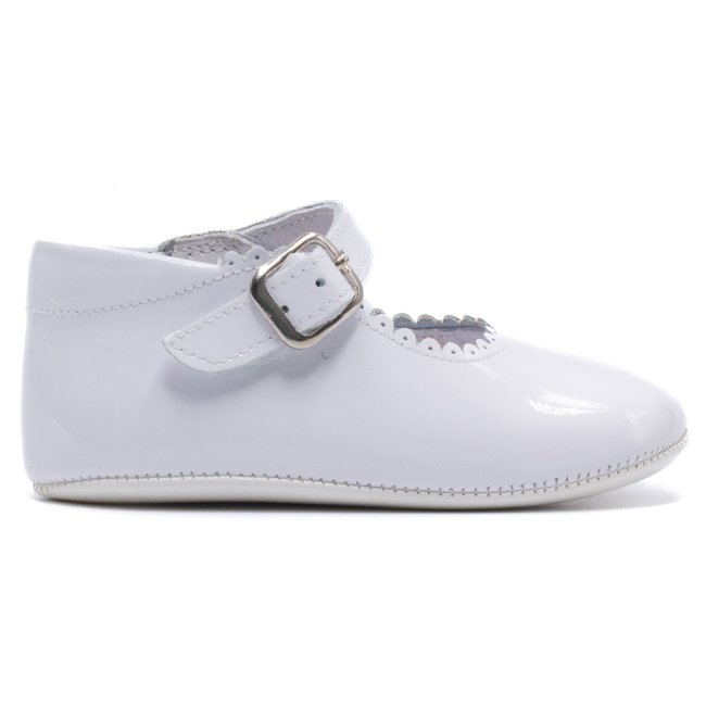 Chaussures premiers pas cérémonie à boucle en cuir ALIX vernis blanc <span itemprop=