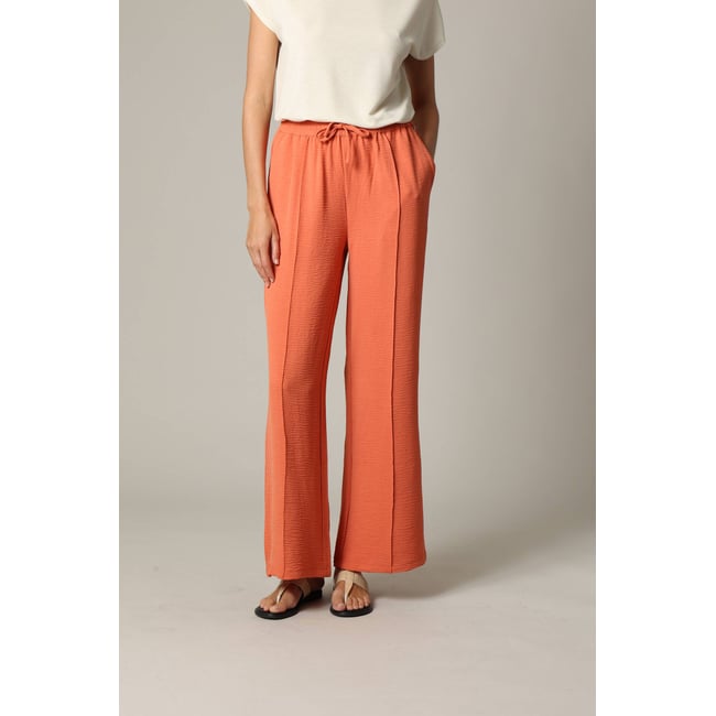 Pantalon fluide en tissu texturé avec taille élastiquée et double couture verticale NISKI - DEELUXE