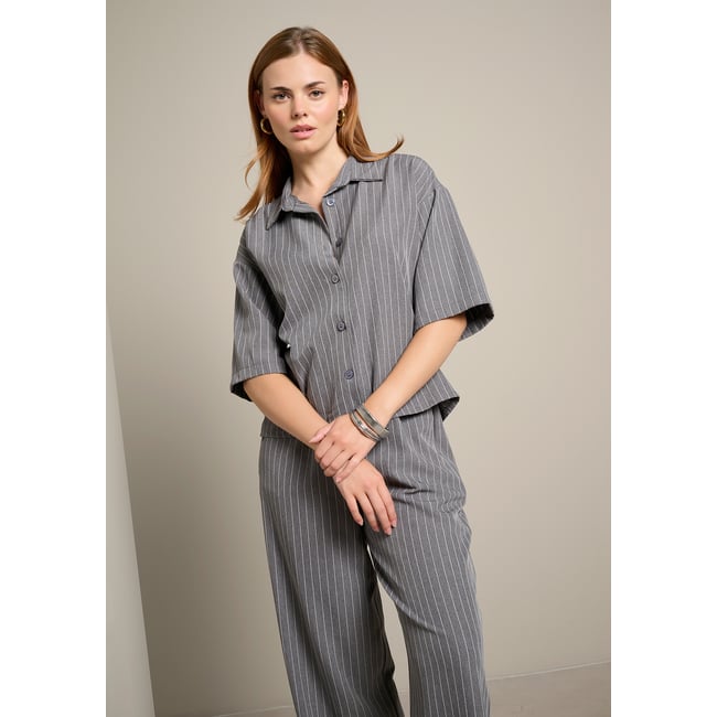 Chemise à rayures gris clair <span itemprop=