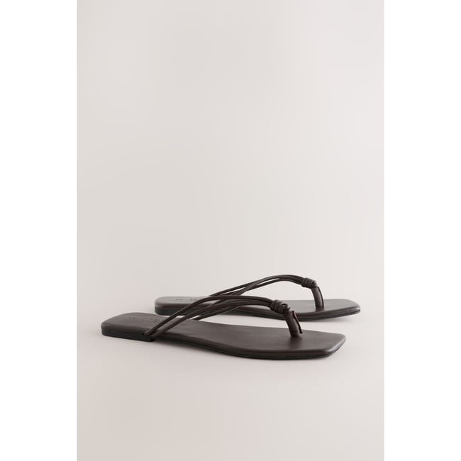 Tongs nouées à bout carré cuir brun chocolat <span itemprop=