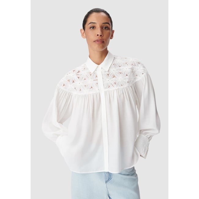 Chemise fluide détails fleurs blanc cassé <span itemprop=