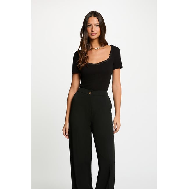 Tee shirt col carré manches courtes noir <span itemprop=