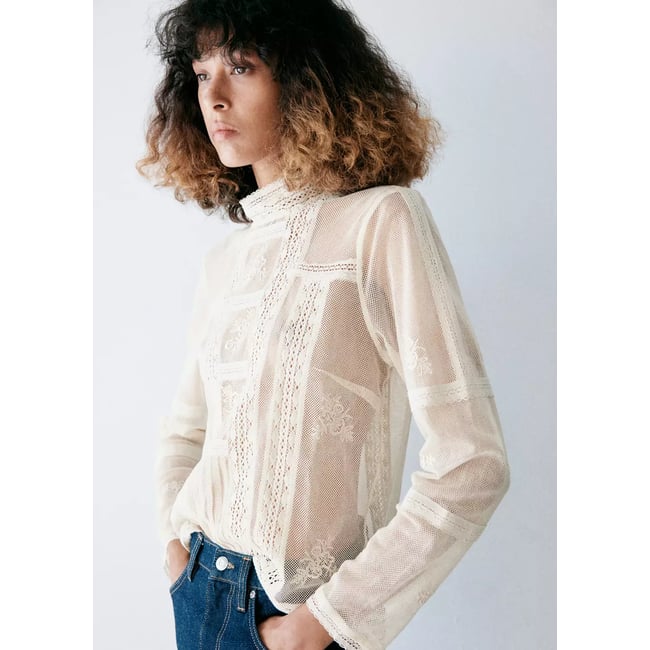 Blouse à broderie col montant écru <span itemprop=