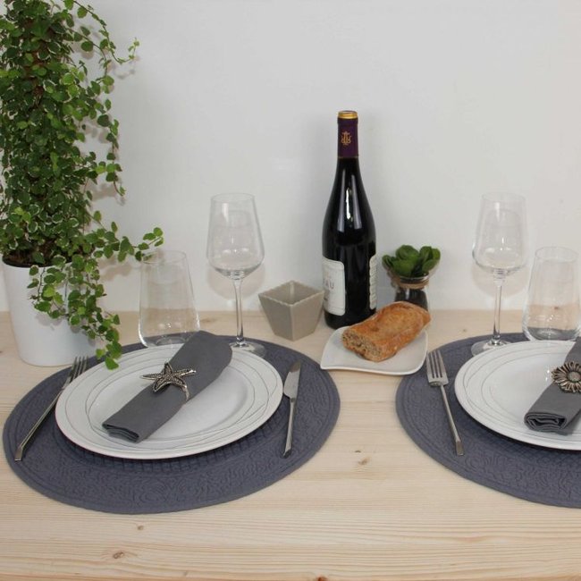Set de table rond et matelassé rouge <span itemprop=
