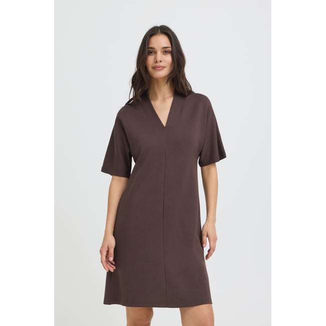 Robe manches courtes, coupe droite, longueur genou marron java <span itemprop=
