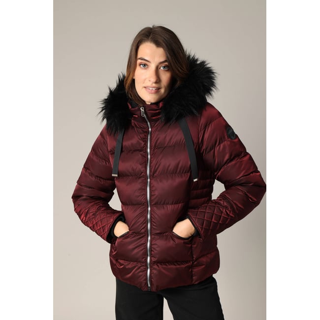 Doudoune matelassée avec capuche en imitation fourrure GINNIE bordeaux <span itemprop=