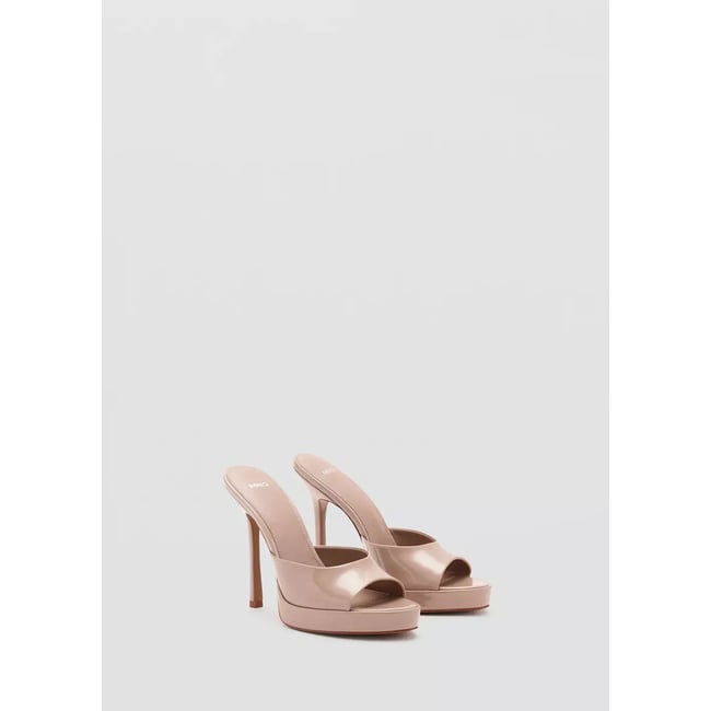 Sandale à talon aiguille en cuir verni nude <span itemprop=