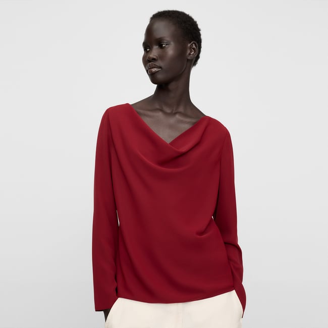 Blouse à encolure drapée et manches longues rouge foncé <span itemprop=