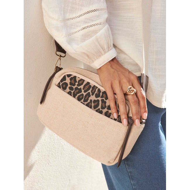 Sac-pochette effet toile de jute beige <span itemprop=