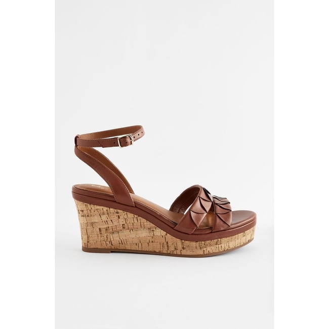 Chaussures compensées très larges marron fauve <span itemprop=