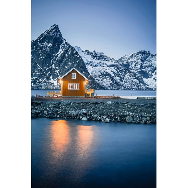 Paysage hiver rorbu à la tombée de la nuit - HEXOA