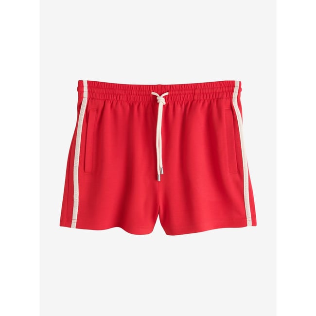 Short fluide à bandes latérales rouge <span itemprop=