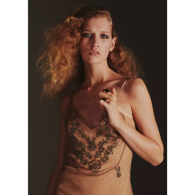 Robe en mousseline à strass nude <span itemprop=