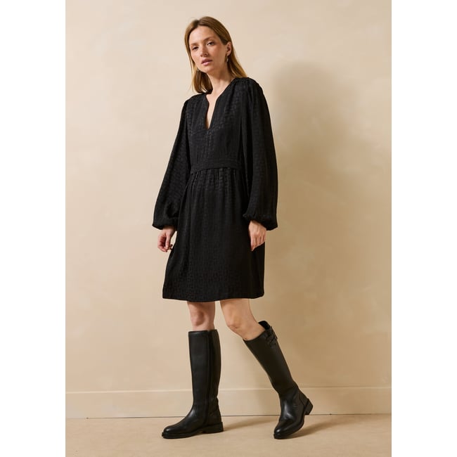 Robe courte manches longues encolure tunisienne noir <span itemprop=