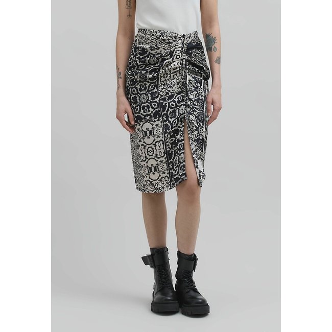 Falda corta recta con estampado patchwork estampado negro <span itemprop=