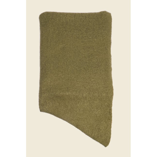 Écharpe maille duveteuse vert kaki <span itemprop=