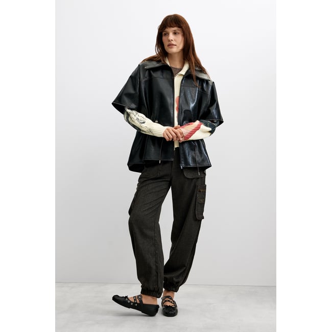 Poncho effet cuir noir <span itemprop=