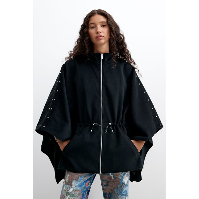 Poncho Cordons Piercing noir <span itemprop=