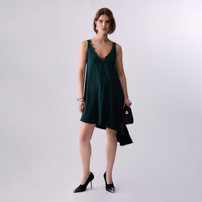 Robe Asymétrique en Satin vert foncé <span itemprop=
