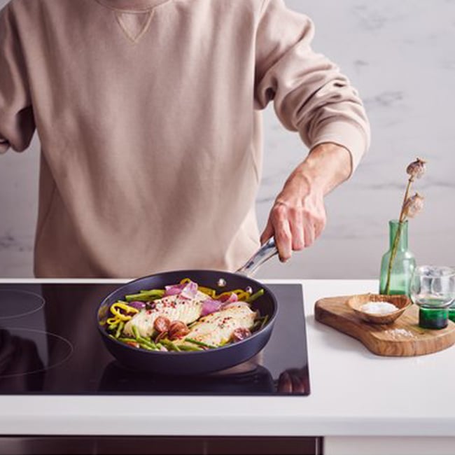 Poêle En Fonte 24 Cm - Fonte Naturelle Forgée à La Main - Anti-adhésive Naturelle - Pour Cuisine Saine