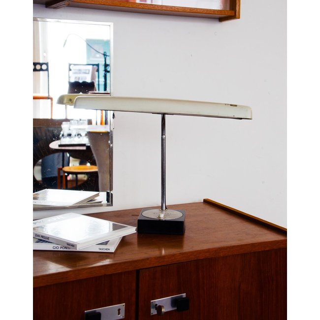 Lampe de bureau Hitachi Julia N°902 - Bon état Couleur beige <span itemprop=