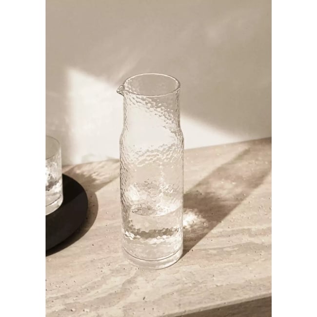 Carafe en verre martelé Couleur blanc cassé <span itemprop=