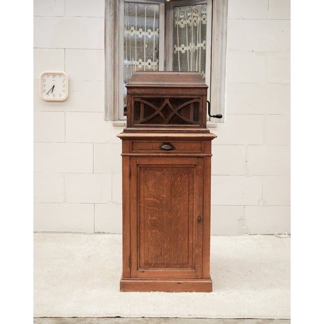 Armoire à disques Blandine N°513 - Bon état Couleur bois foncé <span itemprop=