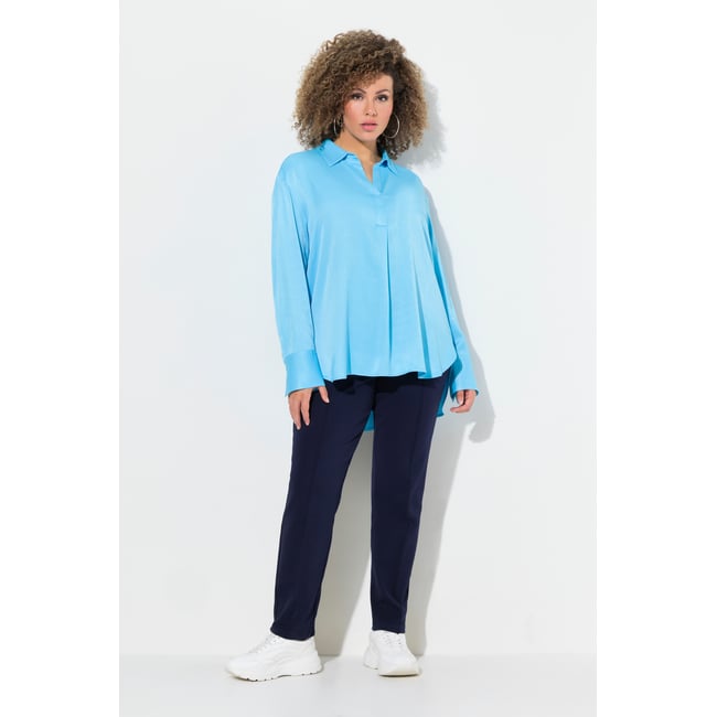 Blouse tunique en satin turquoise clair <span itemprop=