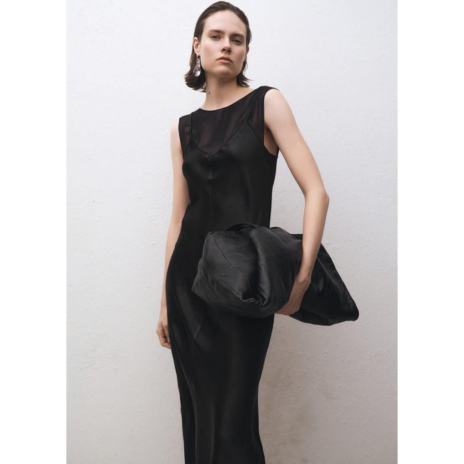 Robe satinée combinée noir <span itemprop=