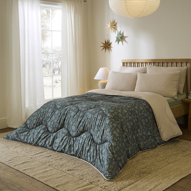 10.5 Tog Coverless Duvet And Pillowcase Set Christmas, green, NIGHT LARK
