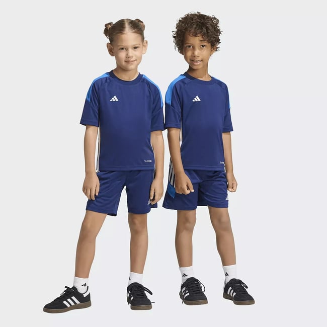 Ensemble T-shirt et short de football bleu marine/bleu <span itemprop=