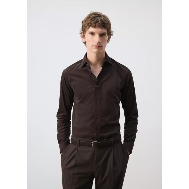 Chemise slim fit en velours milleraies marron <span itemprop=