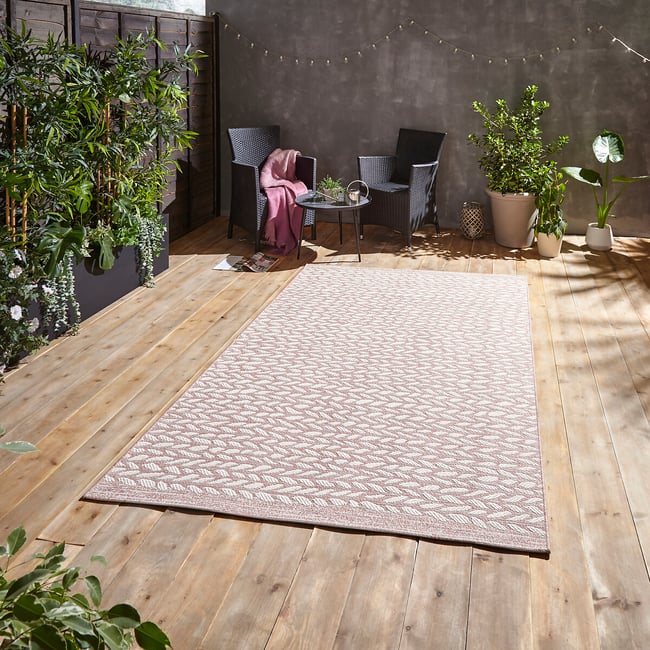 Coast Indoor/Outdoor Herringbone Rug - SO'HOME