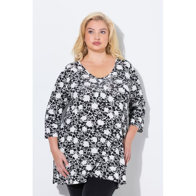 T-shirt à fleurs, silhouette en A. Col en V blanc cassé <span itemprop=
