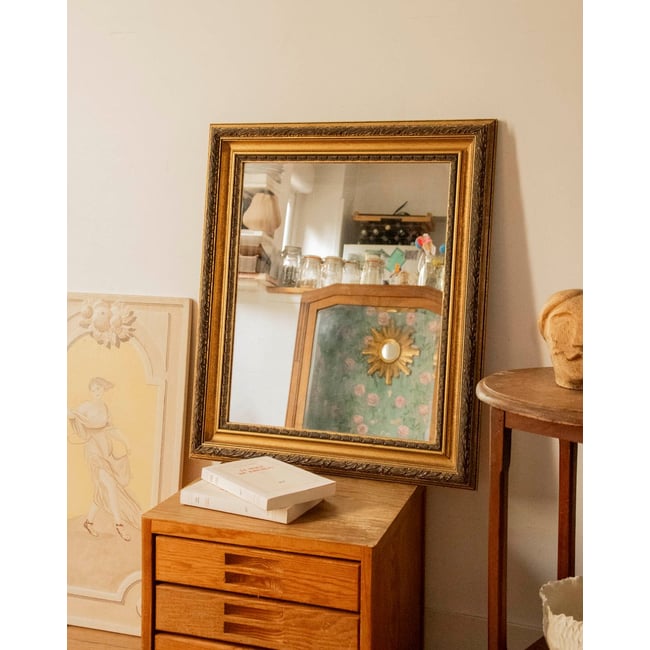 Miroir aux dorures anciennes Georges N°1416 - Bon état Couleur bois clair <span itemprop=