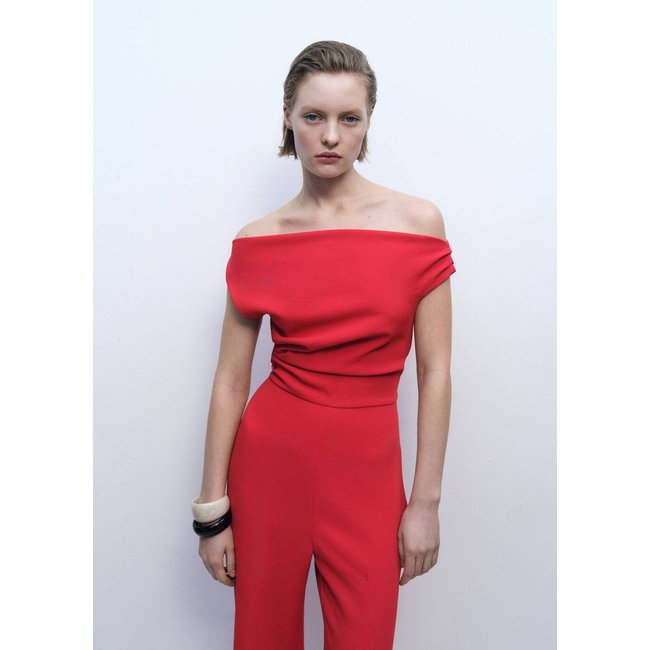 Combinaison asymétrique drapée rouge <span itemprop=